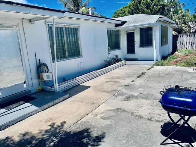 Building Photo - 1420 N Federal Hwy