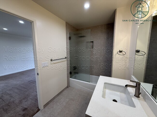 Building Photo - Newly Updated Two Bedroom Arroyo Carmel Townhouse