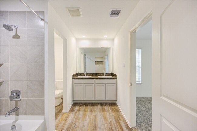 Building Photo - 5618 Redstone Gardens Dr
