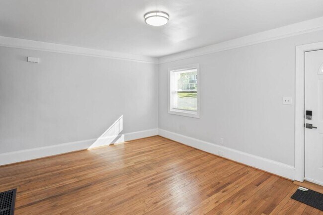 Building Photo - 2842 Bon Air Ave
