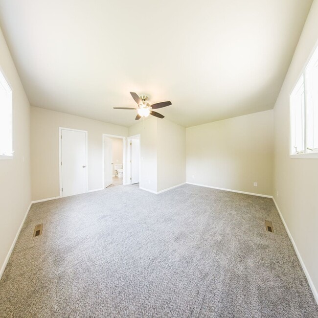 Building Photo - 3 Bedroom 2 Bath Home Conrad Iowa