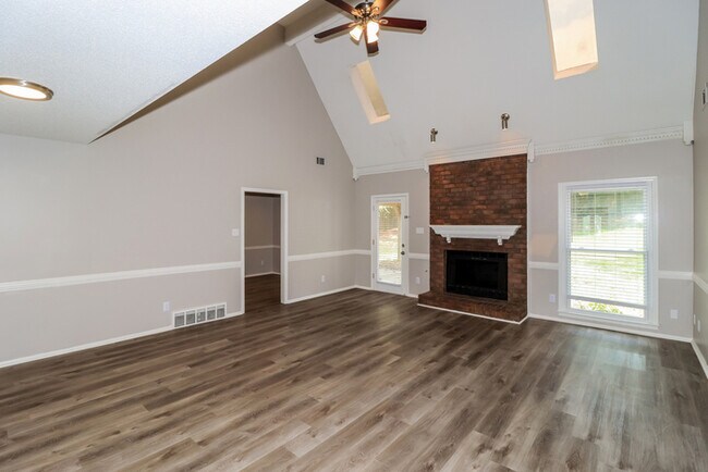 Building Photo - Spacious 4-Bedroom Cordova Home