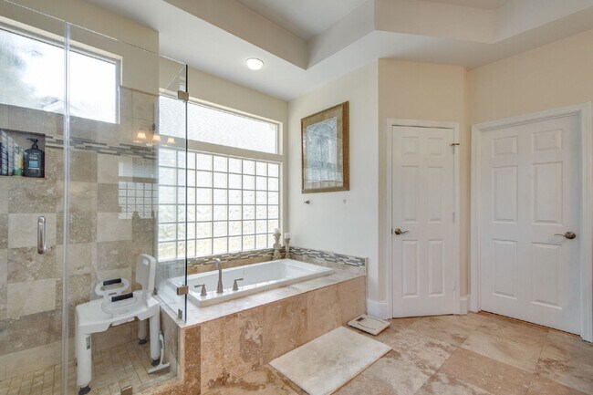 Building Photo - "Charming 3 Bed, 2.5 Bath Rental in Blufft...