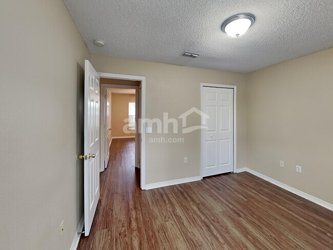 Building Photo - 3275 Hunters Chase Loop