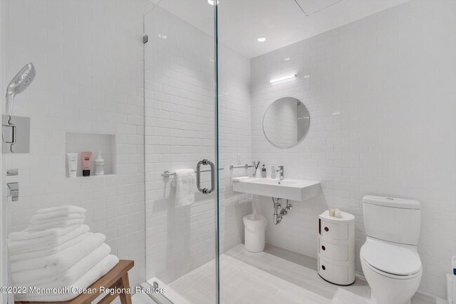 Building Photo - 601 Heck St