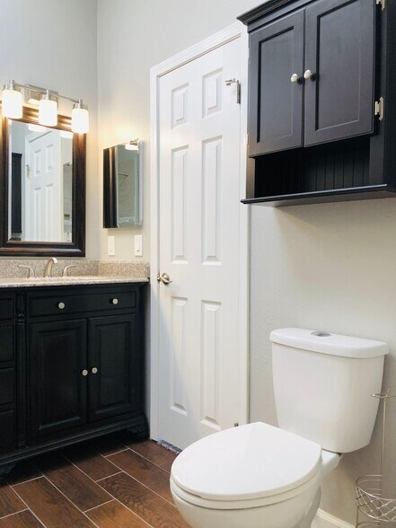 Master Bathroom - 422 Wright St