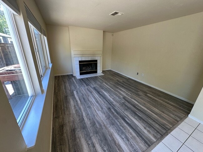 Building Photo - Beautiful 4 Bedroom, 2.5 Bath Tracy Home