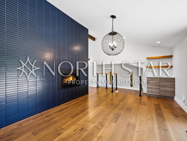 Building Photo - Elevated Northwest Living with Panoramic Views