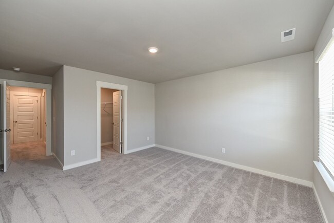 Building Photo - **2022-BUILT TOWNHOME WITH FABULOUS COMMUN...