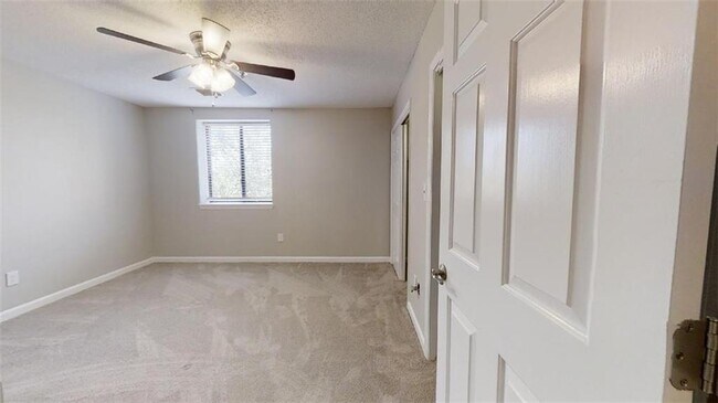 Building Photo - 300 Johnson Ferry Rd