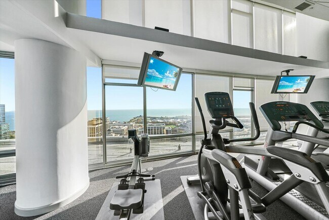 Building Photo - 100 E 14th St