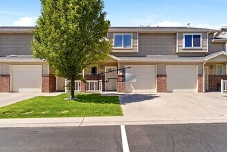 Building Photo - Fantastic West Haven Townhome for Lease!