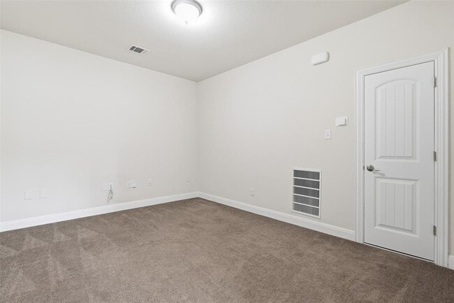 Building Photo - 3800 Empire Cv