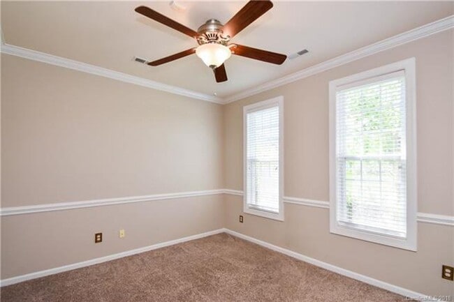 Building Photo - 4 BR/2.5BA  Community Pool | Fenced backyard!