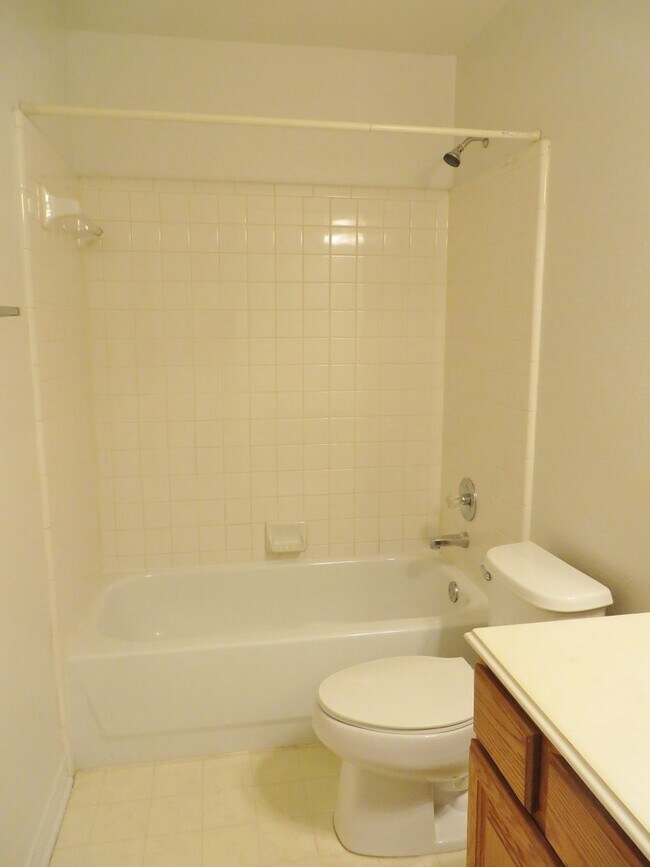 Building Photo - 3 Bedroom 2 Bathroom Parkview Estates Home