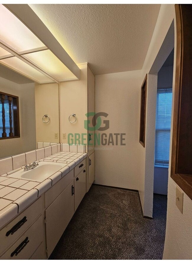 Building Photo - Beautiful 3 BEDROOM 2 BATH HOME IN MODESTO...