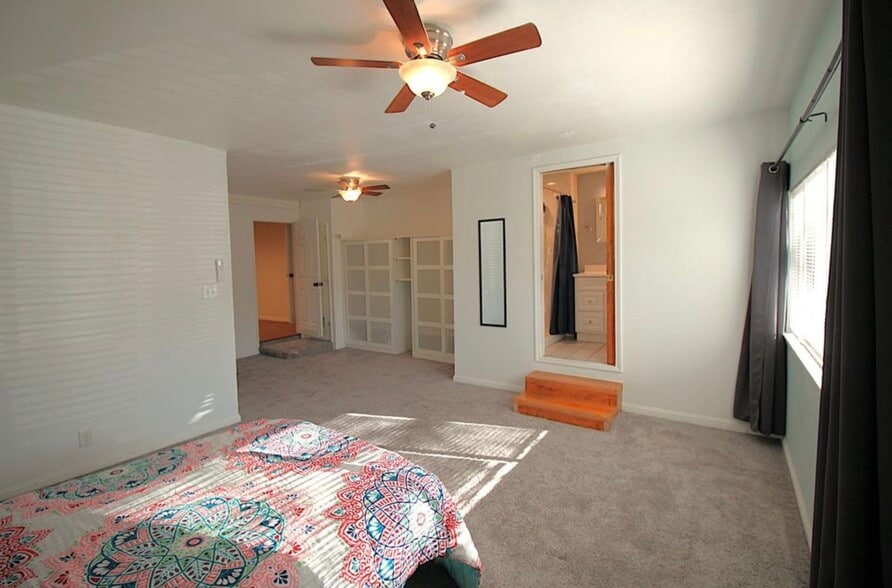 Building Photo - 2255 La Grama Dr