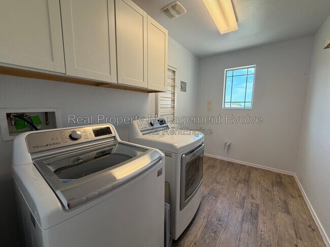 Building Photo - 5164 W Quail Track Dr