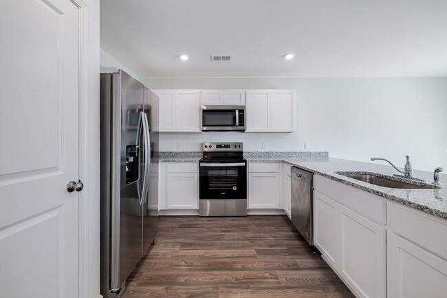 Building Photo - Brand New Construction! 5 Bedroom, 3 Bathr...