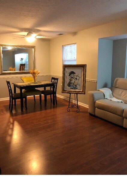 Building Photo - 818 Rubel Ave