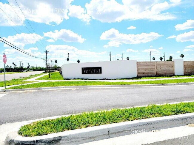 Building Photo - 1304 Vani Dr