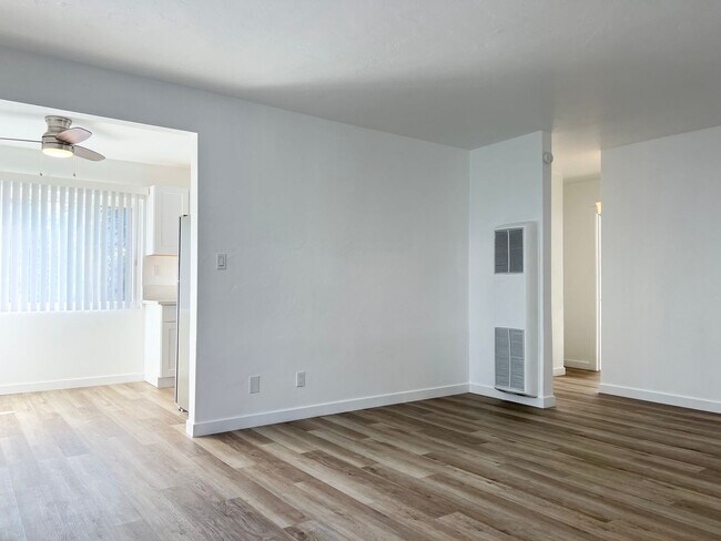 Building Photo - Bright 2 bed 1 bath in Pacific Beach