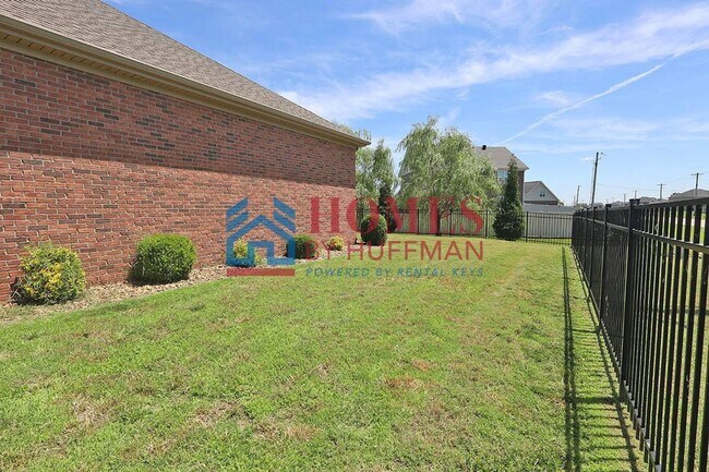 Building Photo - Three Bedroom | Two Bathroom | Newburgh