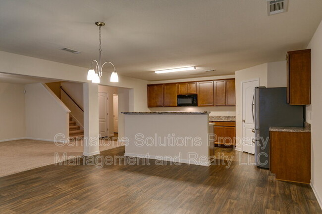 Building Photo - 2508 Queen Bee Dr