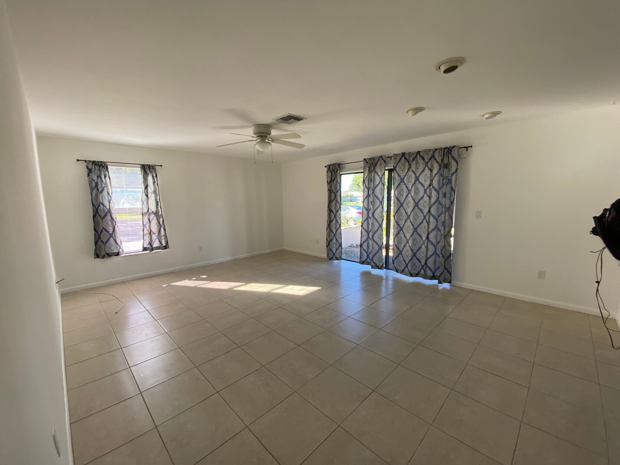 Building Photo - 513 SE 24th Ave