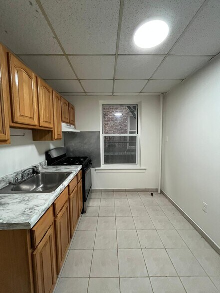 Building Photo - 171 W 48th St