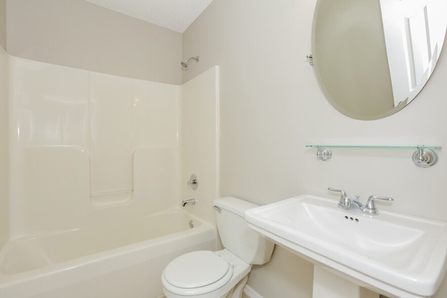 Building Photo - 310 Tamarack Dr