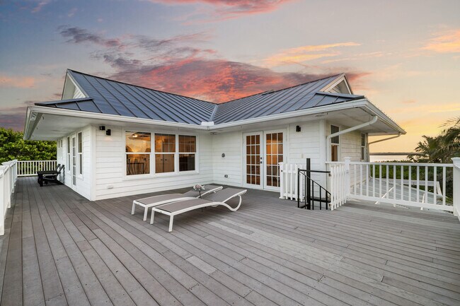 Building Photo - 12376 Jimmy Buffett Mem Hwy