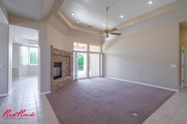 Building Photo - Comfortable 3-bedroom Home. Small Dog Frie...