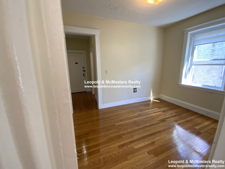 Building Photo - 51 Linden St