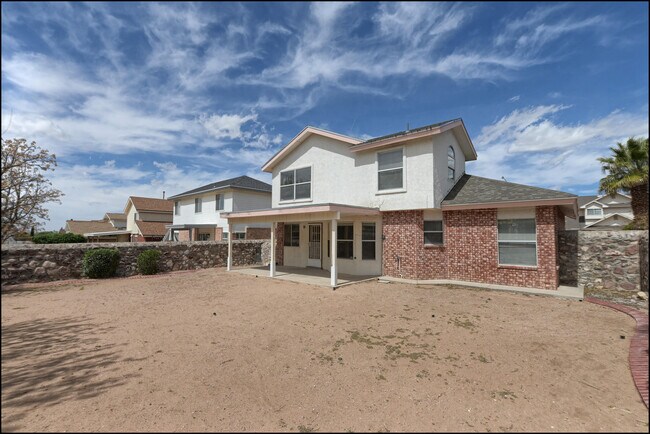Building Photo - 7456 Luz De Lumbre Ave
