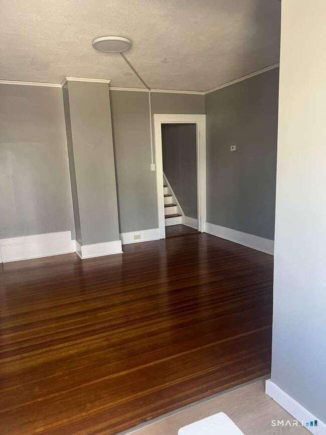 Building Photo - 10 Bank St