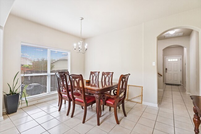 Building Photo - Charming Home Awaits: Spacious & Modern Living in a Prime Location