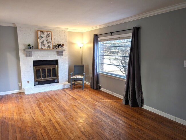 Building Photo - 1106 N Main St