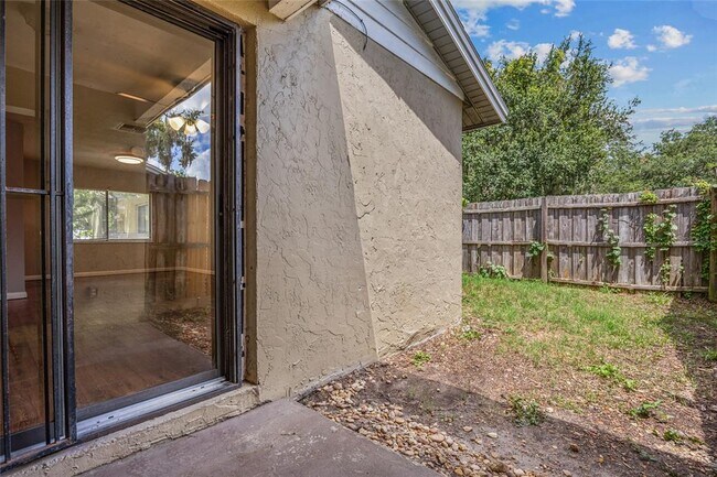 Building Photo - 611 SW 3rd St