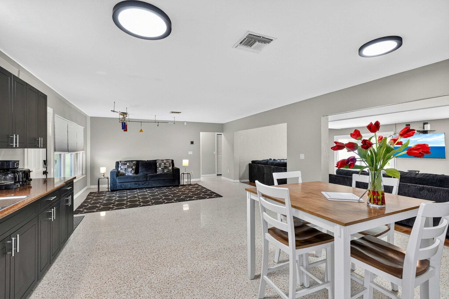 Building Photo - 349 Avenida Madera