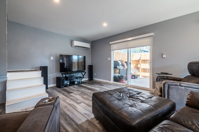 Building Photo - 2621 Wood Ave