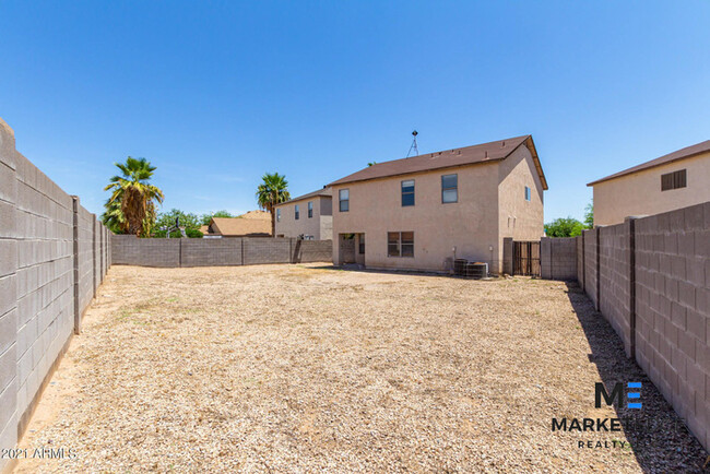 Building Photo - 4Bed/2.5 Bath House in El Mirage! $199 MOV...