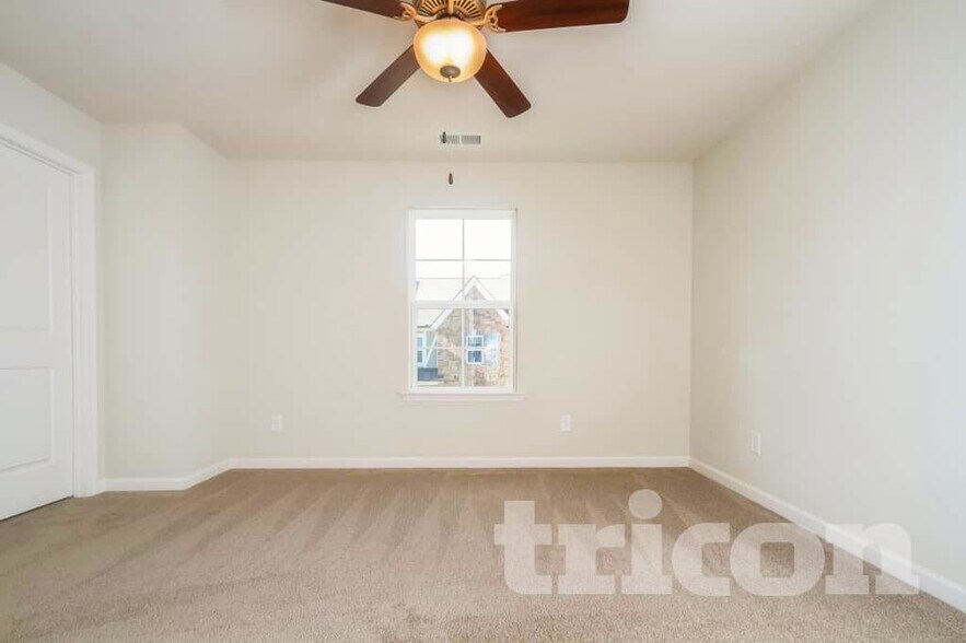 Building Photo - 406 Riverwood Ct