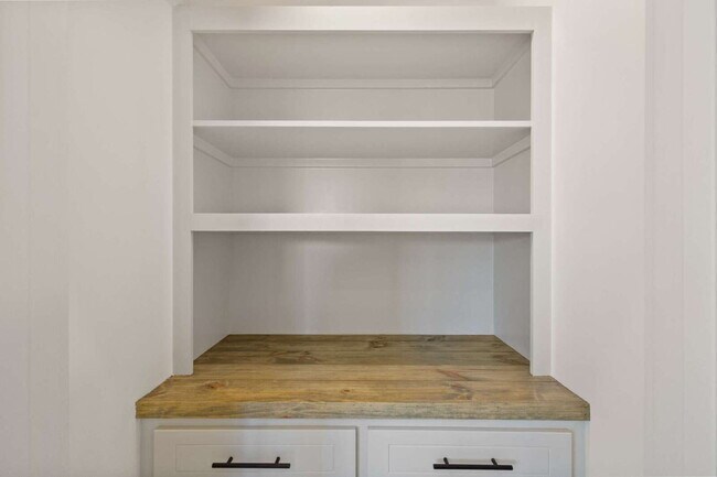 Building Photo - Luxury Townhome for Rent in Waterpointe | 3 Bed | 2.5 Bath | Private Courtyard