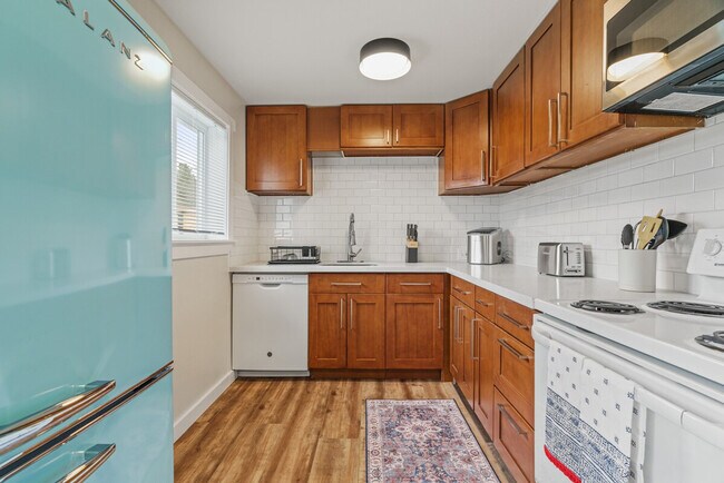 Building Photo - 13352 17th Ave NE