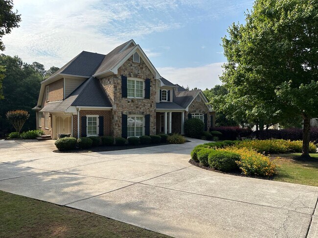 Building Photo - Huge, beautiful custom 4 bedroom house in Oconee!