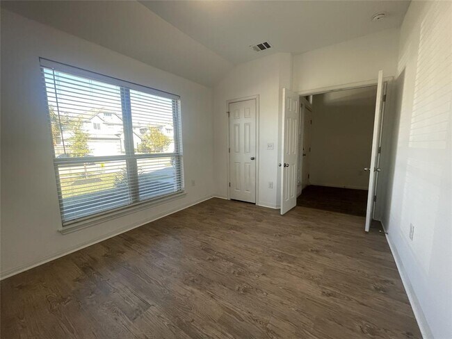 Building Photo - 308 Somerville St