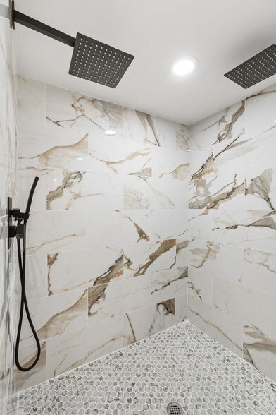 Building Photo - 10 Autumn Oaks Dr