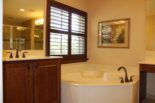 Building Photo - 7896 Picklewood Park Dr