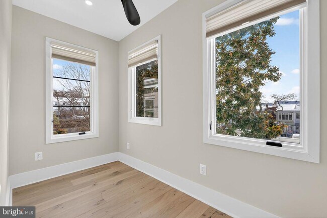 Building Photo - 32 Adams St NW